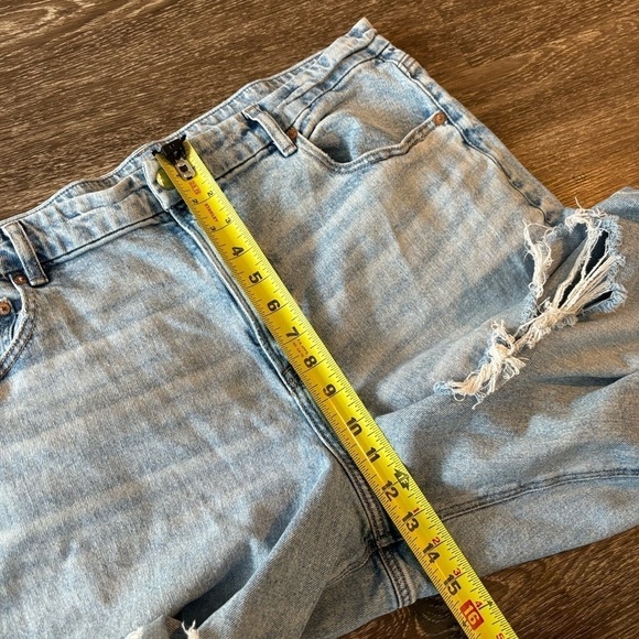 American Eagle Curvy 90s distressed destroyed denim jeans. Size 18 - Picture 7 of 12